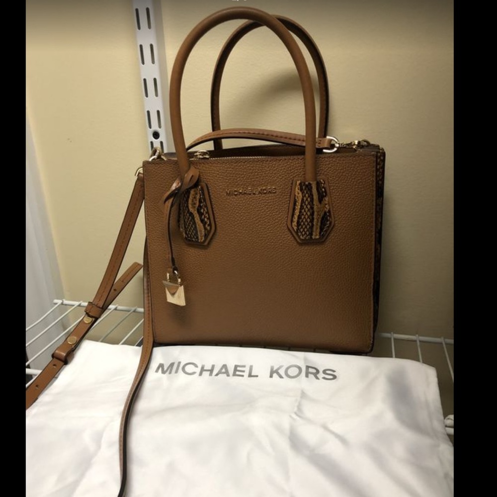 New Michael Kors Leather purse